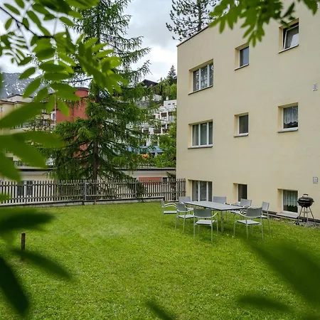 Haus Padrun 10 *